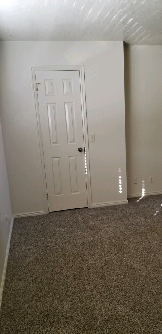 Building Photo - Downtown Town Home