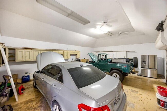 Building Photo - 15726 Walkwood Dr
