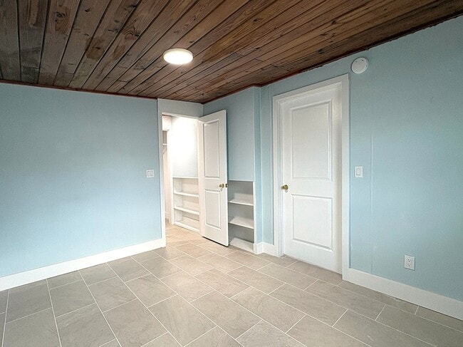 Building Photo - Beachside Bungalow in Ormond Beach!