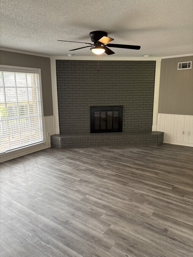Building Photo - 8375 Rembrook Dr
