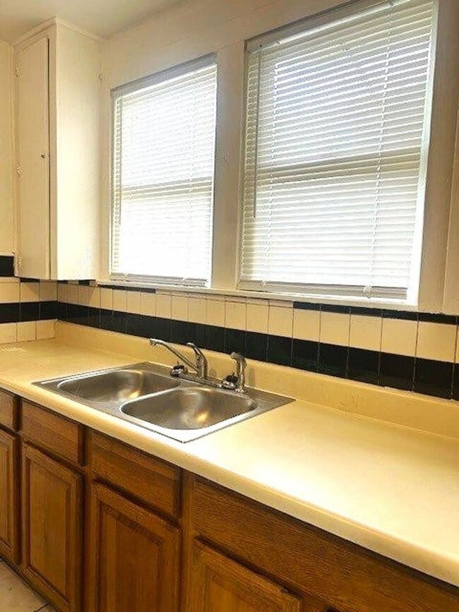 Building Photo - JUST REDUCED!!  Spacious 2 bedroom 1 bath with sunroom and large yard!!