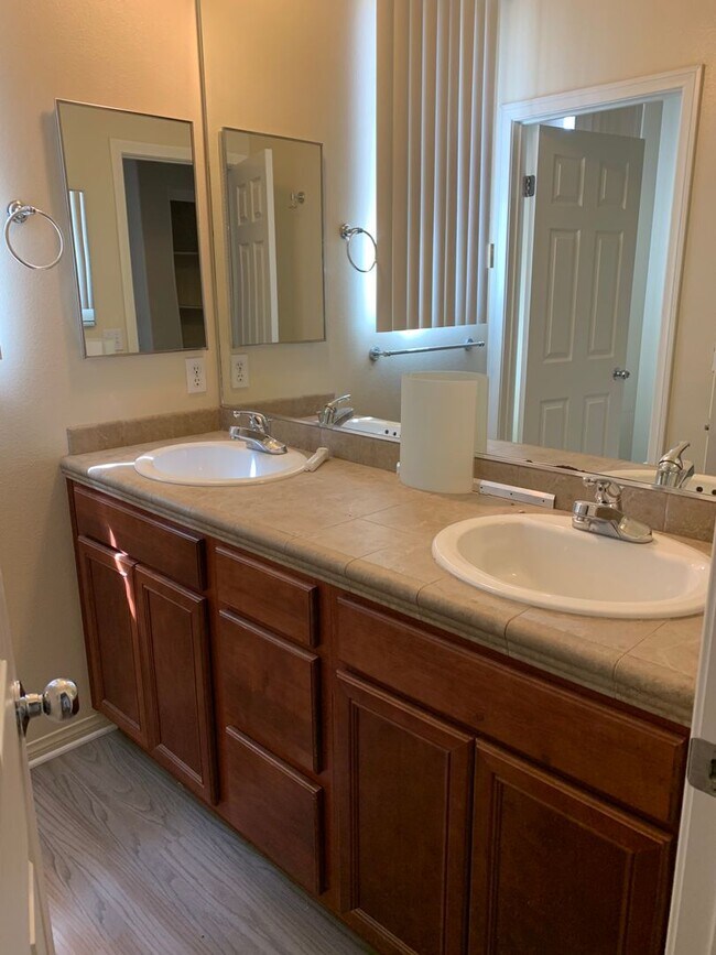 Building Photo - AVAILABLE NOW $200 off First Month Rent