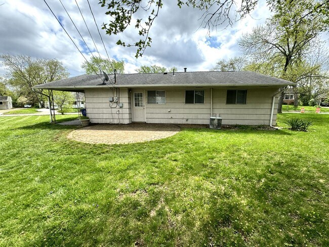 Building Photo - 3 Bedroom- Upper Arlington area