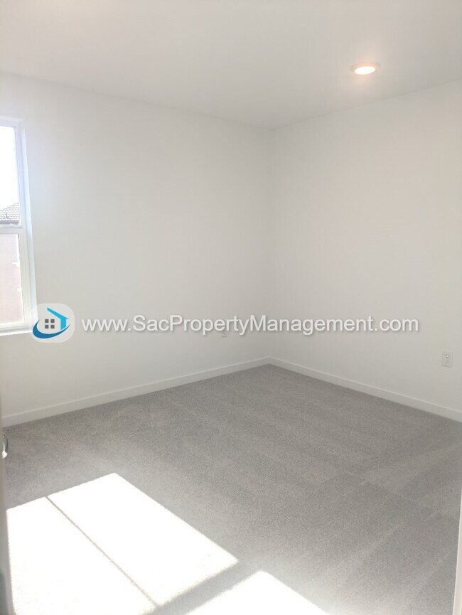 Building Photo - Brand NEW 3 Bed 2.5 Bath Single Family Hom...
