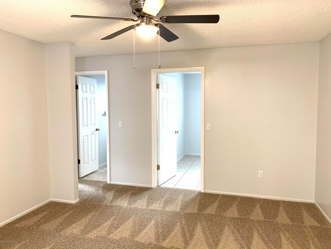 Building Photo - 609 Croton Rd