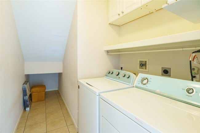 Building Photo - 2 Mystic Glade Ct