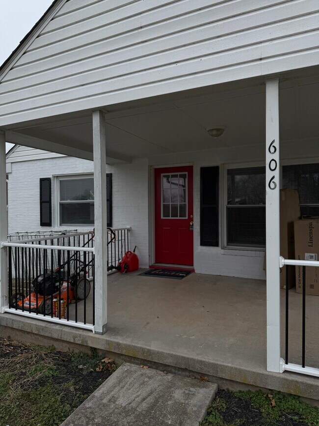 Building Photo - 606 E Main Street Ext