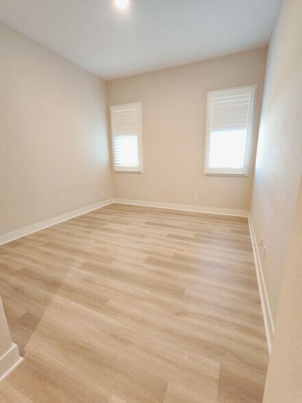 Building Photo - 55 Thrasher