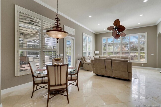 Building Photo - 5628 SW Gray Fox Dr