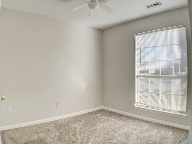 Building Photo - 106 Yellowwood Ct