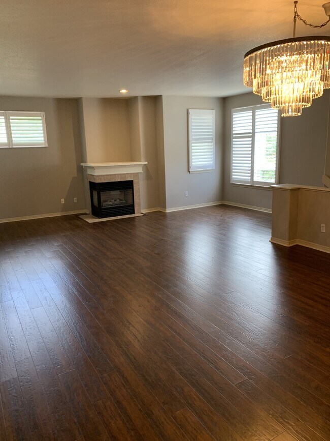 Building Photo - Beautiful Condo For Rent