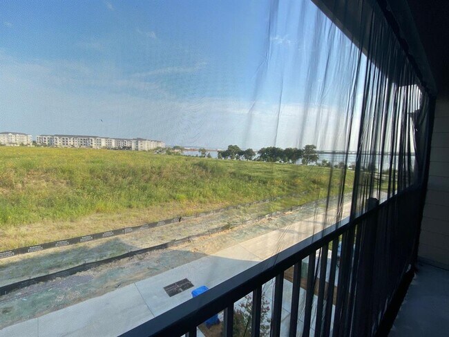 Building Photo - 2008 Naples Dr