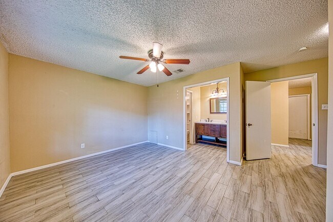 Building Photo - 22411 Elsinore Dr