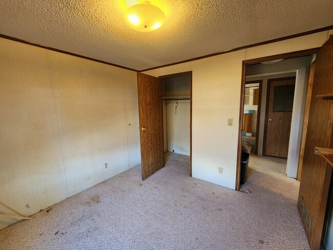 Building Photo - 611 Dallas Rd
