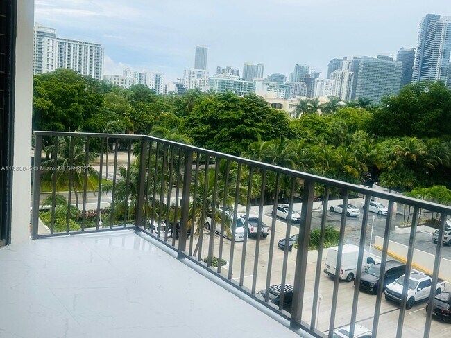 Building Photo - 1915 Brickell Ave