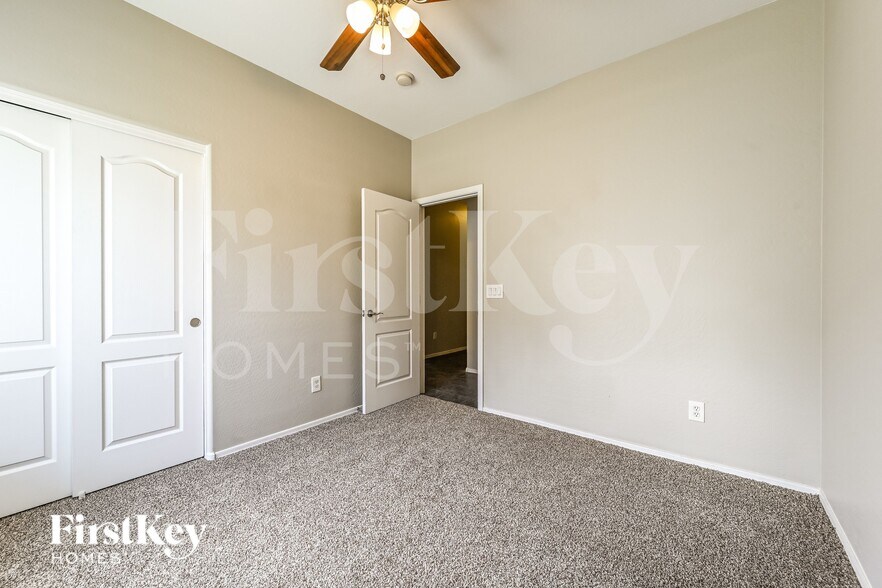 Building Photo - 14251 W Crocus Dr