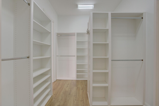 Building Photo - 256 San Remo Dr