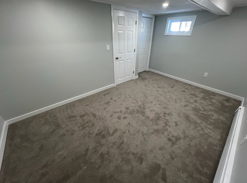 Building Photo - 27 Church St