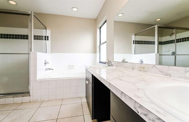 Building Photo - 10018 N Hartts Dr