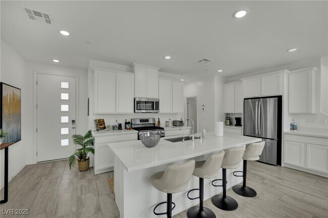 Building Photo - 8907 Roadrunner Ravine St