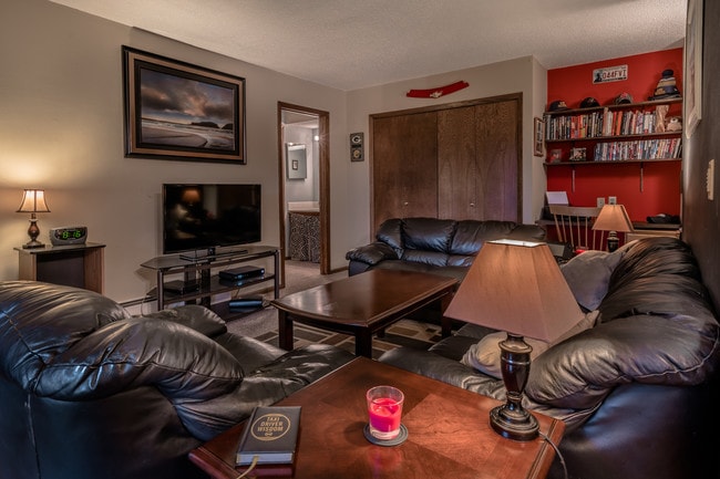 Building Photo - 941 11th Ave S