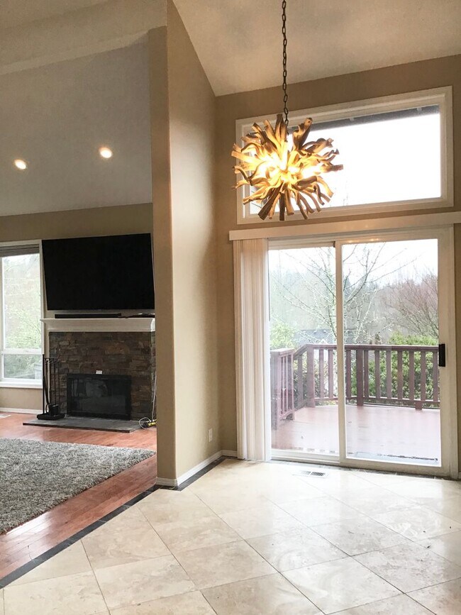 Building Photo - For Rent - Exceptional Murrayhill Location...