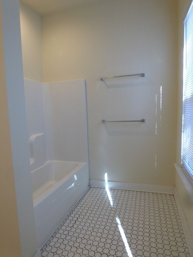 Building Photo - Vintage, Renovated SF House! High Ceilings, HW Floors, Covered Porch, Off-Street Parking!