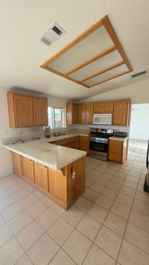 Building Photo - Amazing Hesperia Home