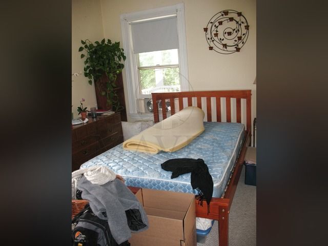 Building Photo - 301 Highland Ave