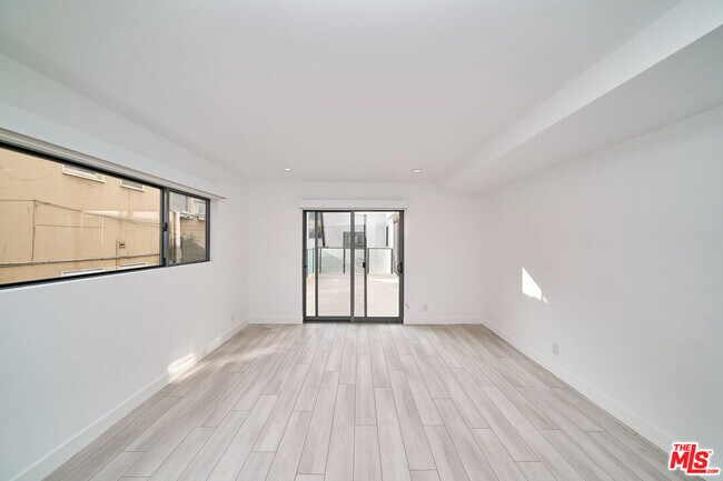 Building Photo - 145 S Maple Dr