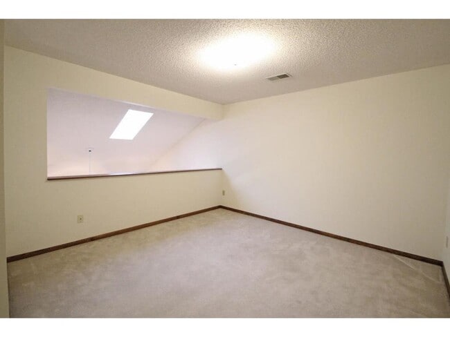 Building Photo - 207 Primrose Ct