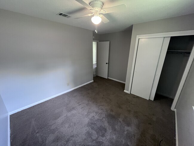 Building Photo - 215 Berkshire Cir