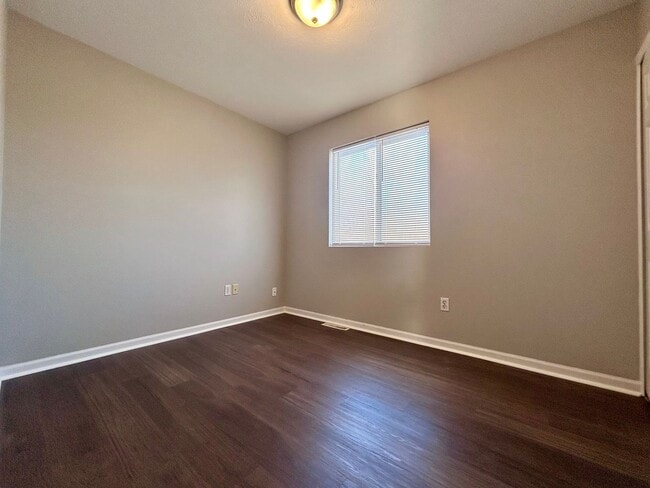 Building Photo - 3 Bedroom Home in Forest Hills Schools!