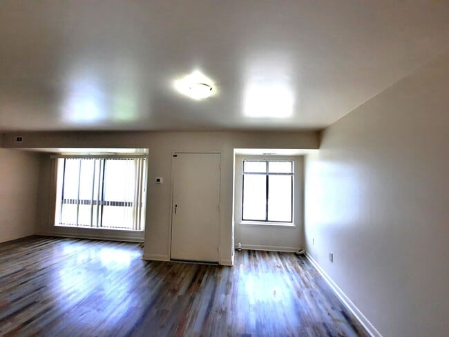 Building Photo - Long Reach Village – Renovated 2BR Condo