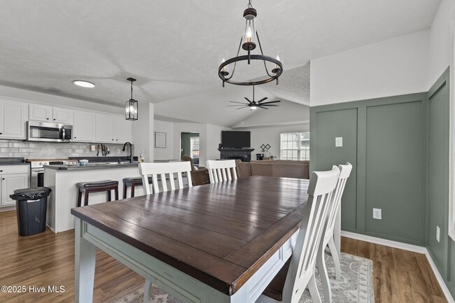 Building Photo - 8246 English Saddle Dr