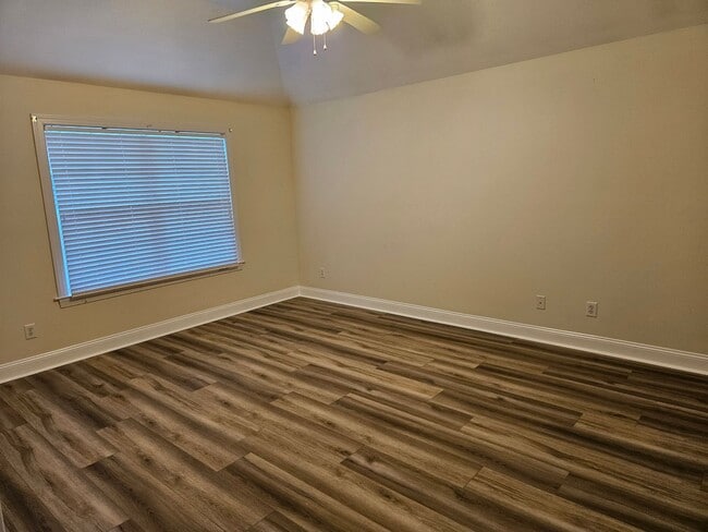 Building Photo - Beautiful 3 Bedroom 2 bath Home in Hampste...