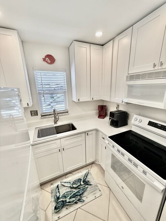 Building Photo - 1205 Tarpon Center Dr