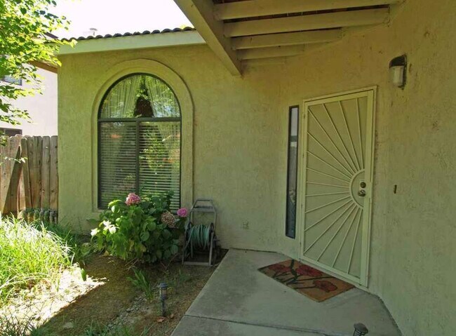 Building Photo - 2524 Garlandwood Dr