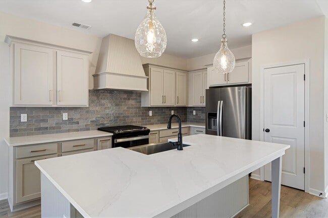 Building Photo - 55 VALLEY VIEW LANE Ln