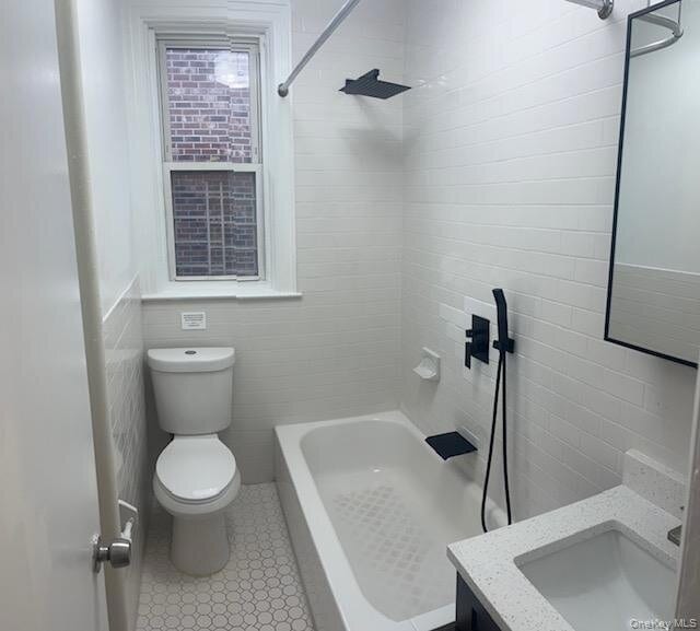 Building Photo - 14 E 236th St