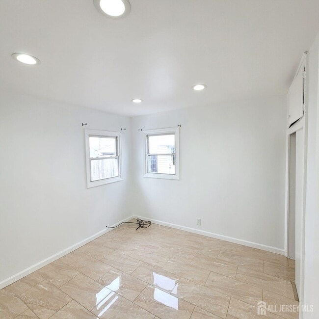 Building Photo - 216 Bloomfield Ave