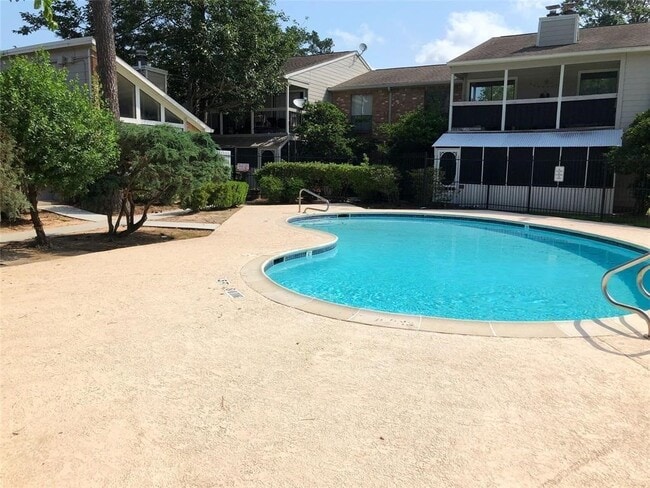 Building Photo - 17331 Red Oak Dr