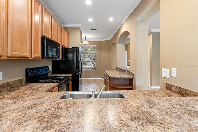 Building Photo - 2052 Park Crescent Dr