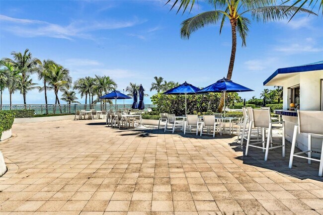Building Photo - 5161 Collins Ave