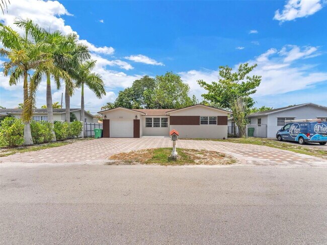 Primary Photo - 6525 SW 18th St
