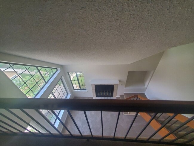 Building Photo - 2B / 2B Condo with Loft and Garage Availab...