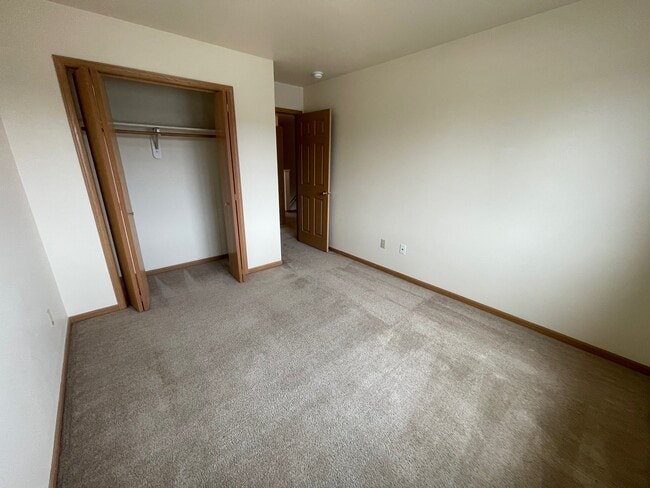 Building Photo - 2402 Daws Dr
