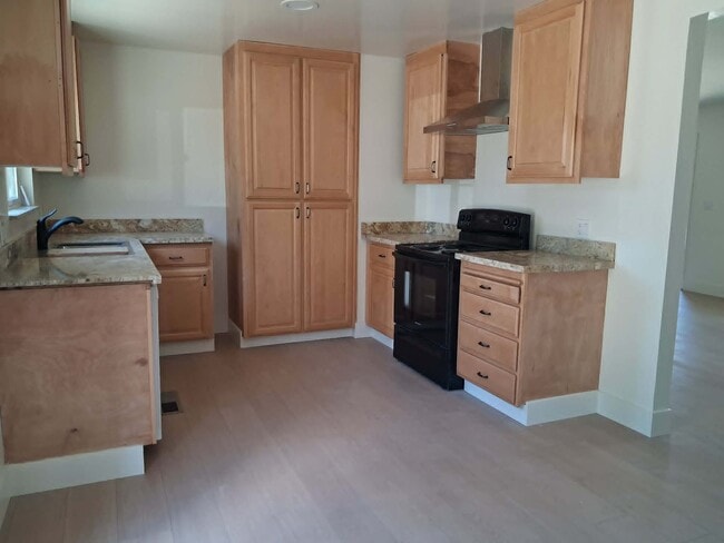 Building Photo - 49177 Chapel Hill Dr
