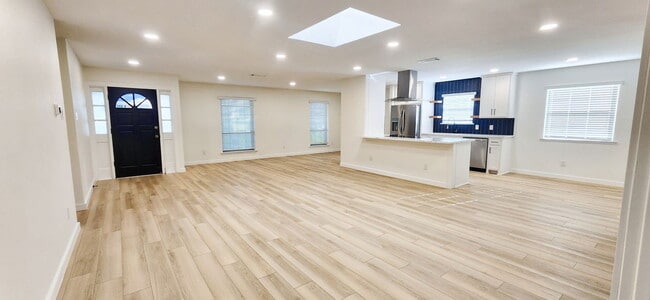 Building Photo - 1607 Centenary Dr