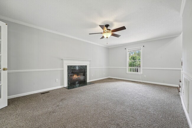 Building Photo - 223 Wintergreen Dr